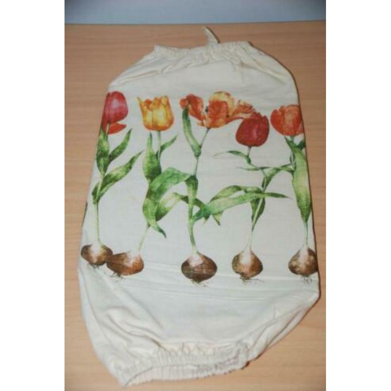 Mega zak voor plastic tassen met tulpen.