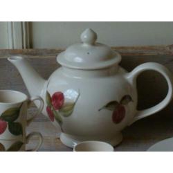 Servies, Engels, Bridgewater 'Red Plum'