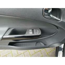Opel Corsa 1.2-16V Color Edition 150 Jaren uitvoering Eerste