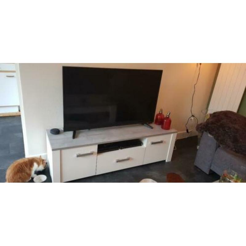 Tv meubel en salon tafel