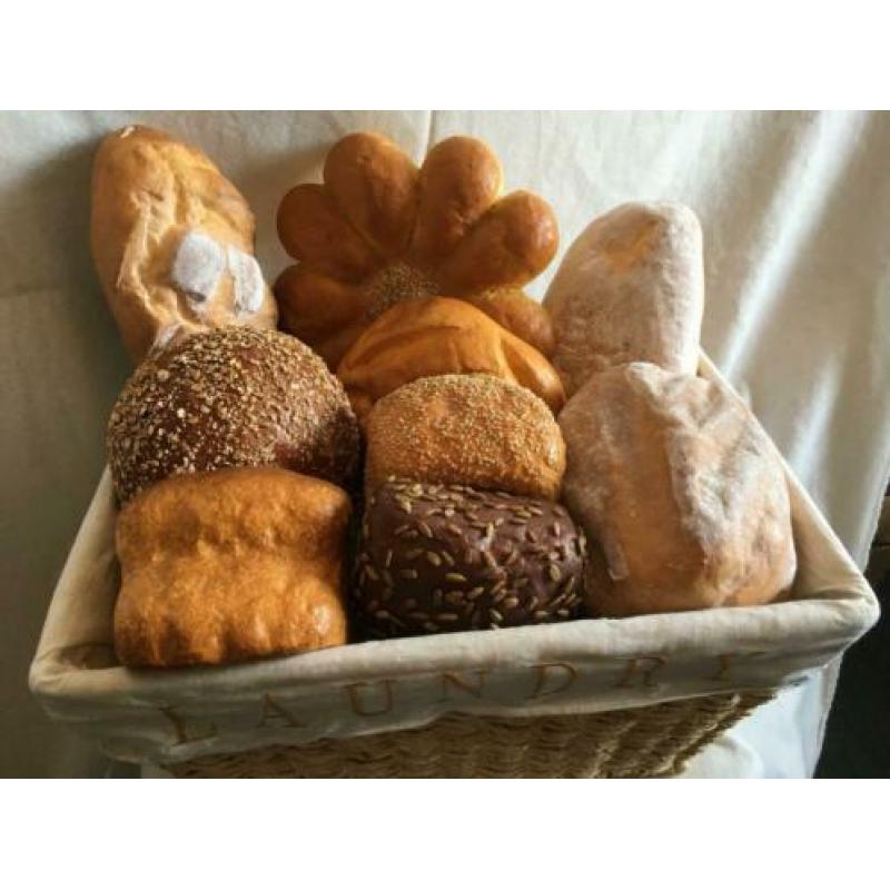 Rieten Mand met Decoratief Brood (107)