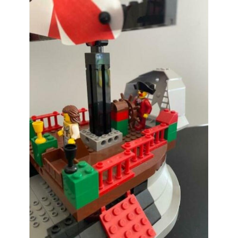 Roodbaards piratenschip lego in elkaar compleet