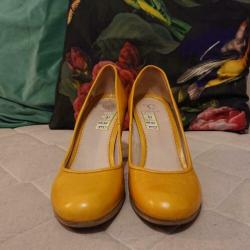 Cellini mosterdgele lederen pumps. Maat 41
