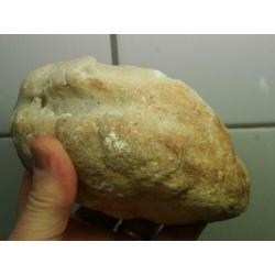 Open en Compleet. BERGKRISTAL GEODE van 1 kilo in 2 delen.