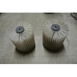 2x borstel merk Koti DxL = 180x200mm