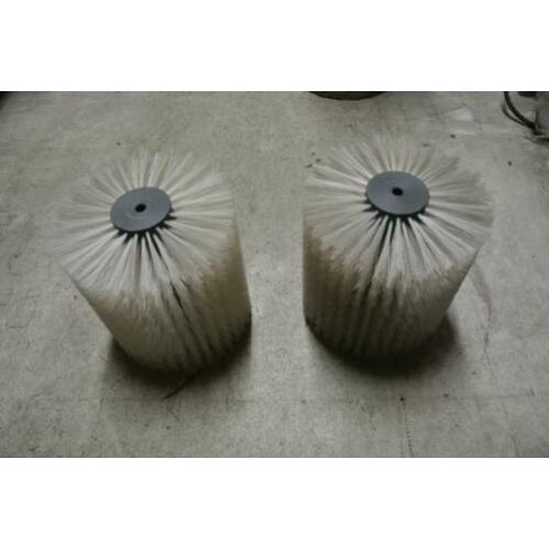 2x borstel merk Koti DxL = 180x200mm