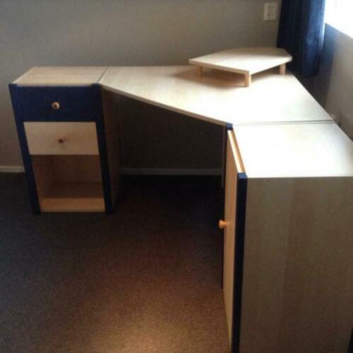 Zeer mooie Emdeka Jongenskamer Bed, kast,bureau, nachtkastje