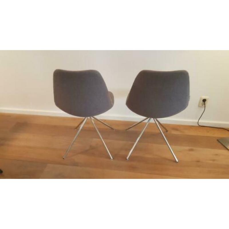 2 stoffen eetkamer stoelen van Zuiver