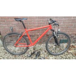 Gecoat alu mtb 26" maat 48cm (met accessoires)