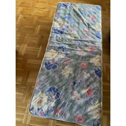 Dit klapbed is nieuw is 80x180 zwart
