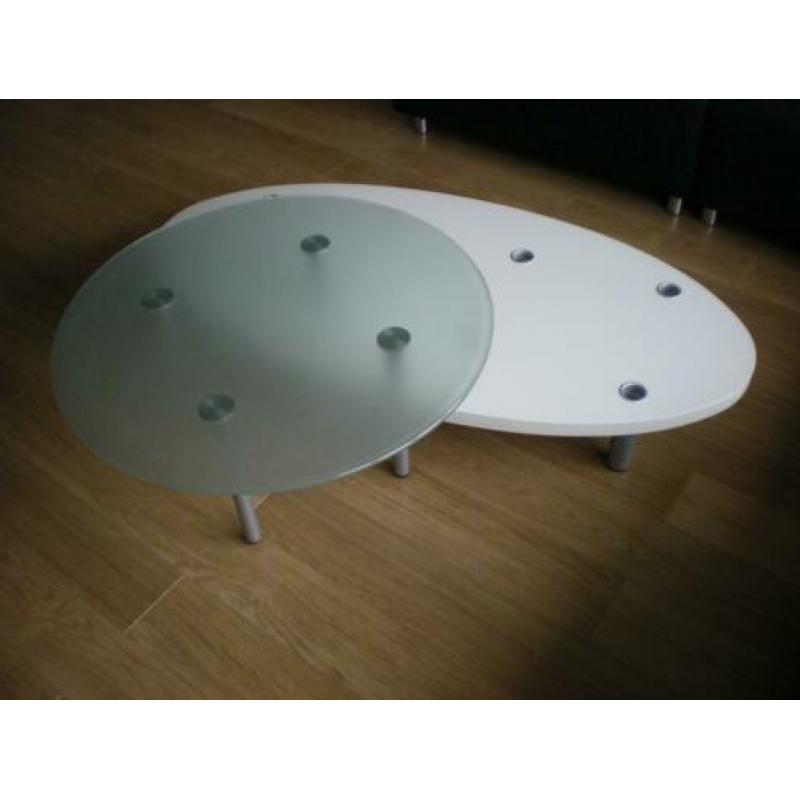 leuke speelse salontafel, modern, in wit en glas