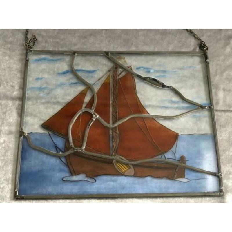 Glas in lood raamhanger met een oude zeilboot