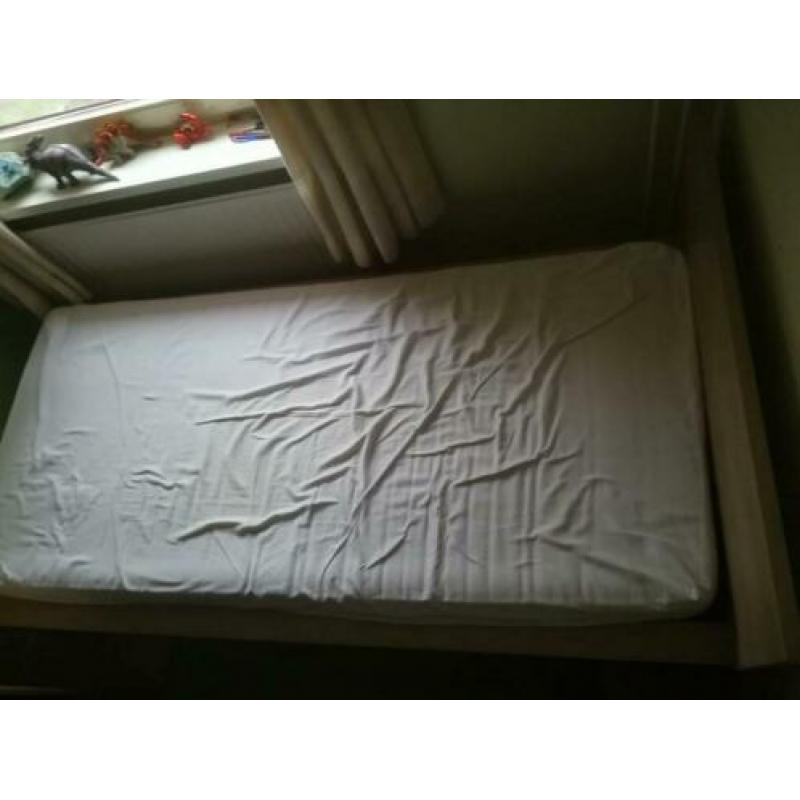 Bed met lattenbodem (200x90cm)