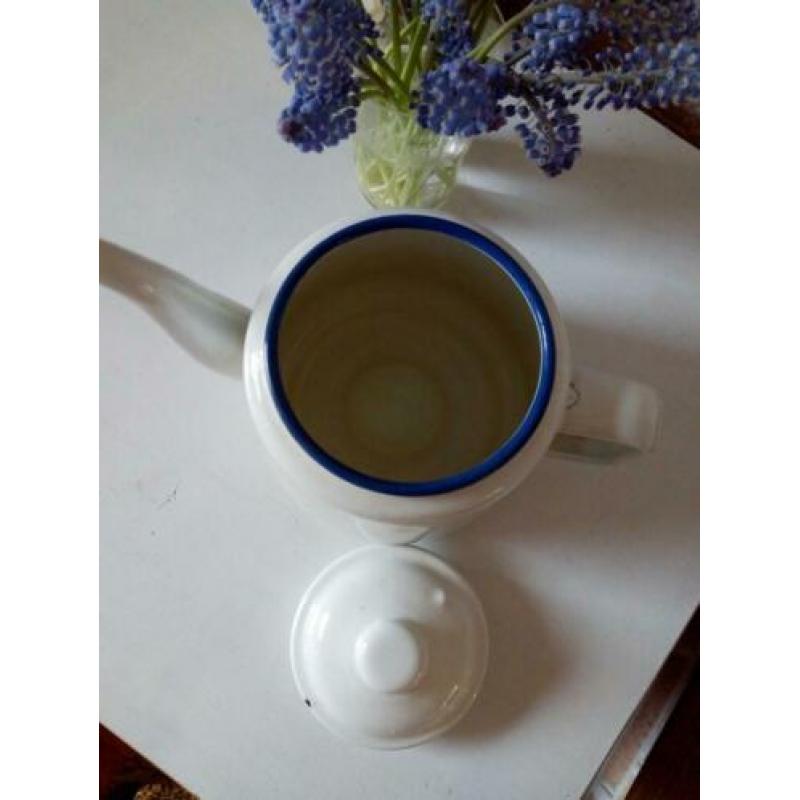 Brocante witte emaille theepot