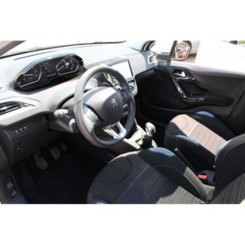 Peugeot 208 1.6 E-HDI ALLURE Navigatie Panoramadak Clima 16"