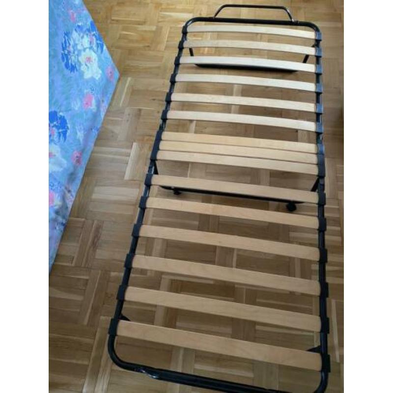Dit klapbed is nieuw is 80x180 zwart