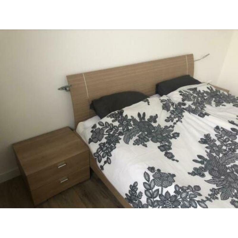 Bed 180x200, lattenbodems, verlichting, kastjes