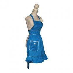 Vrouwelijk blauw vintage keukenschort met stipjes (schort).