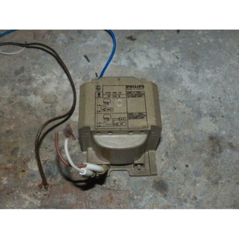 Grote authentieke gloeilamp met porselein vitting