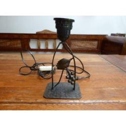 Art deco smeedijzeren lampje