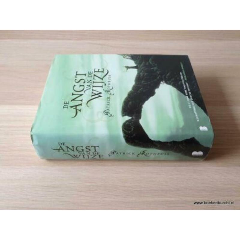 Patrick Rothfuss - De Angst van de Wijze (HC + omslag)