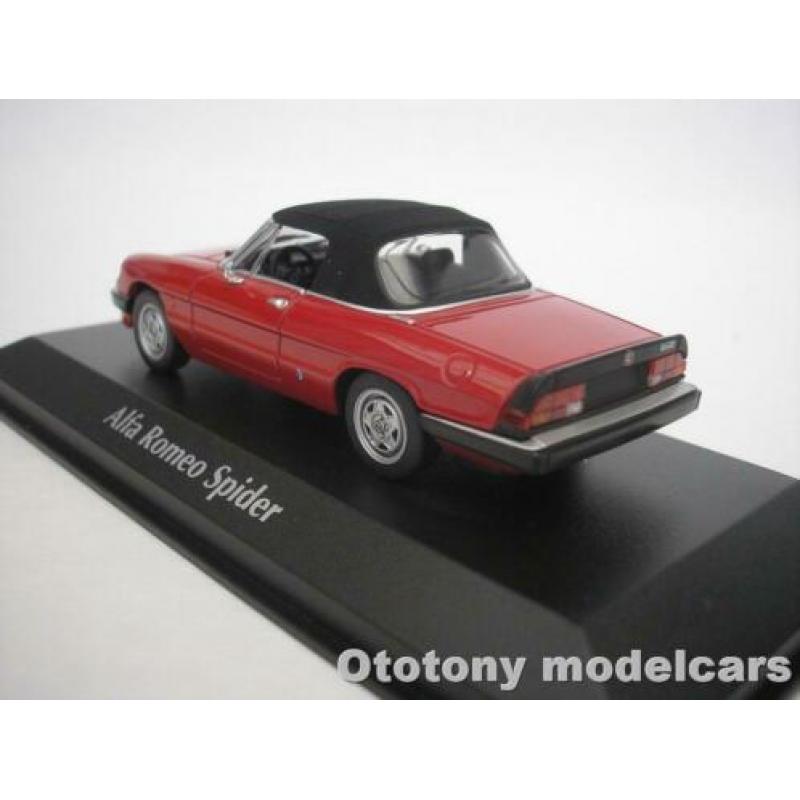 Alfa Romeo Spider 1983 Rood 1/43 Maxichamps