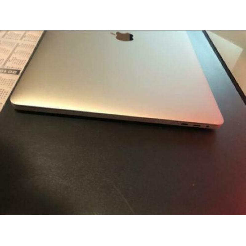 Macbook Pro 15'' Touchbar/ 2.9Ghz i7/16GB/512GB/2017