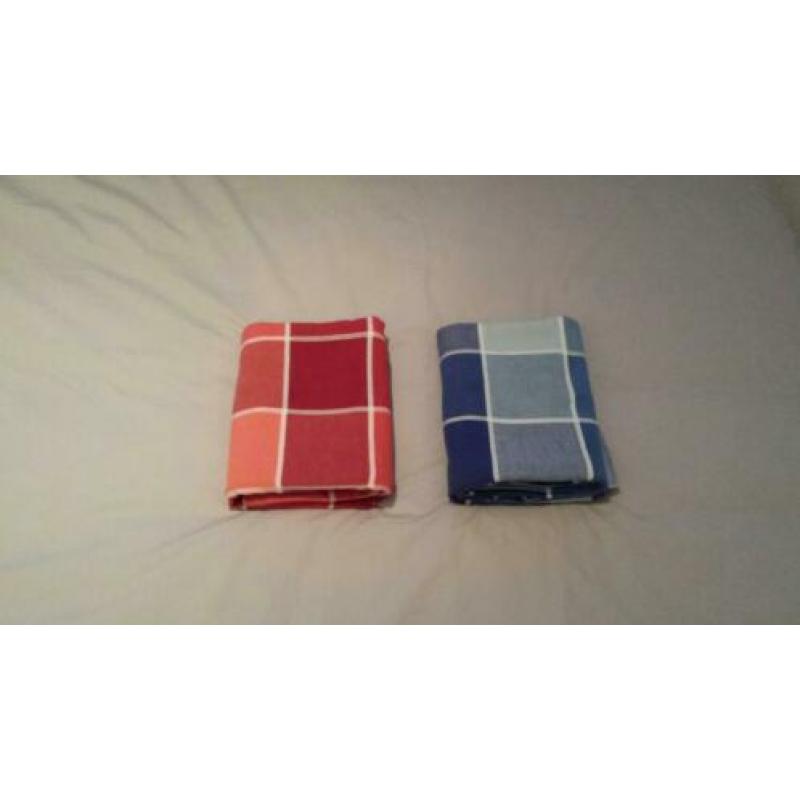 Tafelkleden rood en blauw geruit 140x240cm