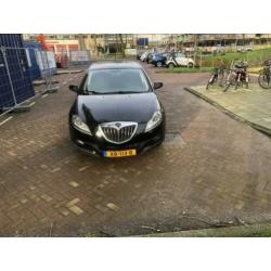 sportieve en elegante Lancia Delta 1.4 Tjet 120 2010 Zwart