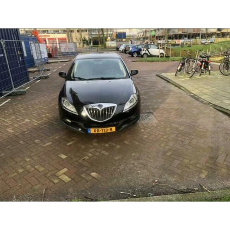 sportieve en elegante Lancia Delta 1.4 Tjet 120 2010 Zwart