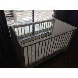 Luxe peuterbed incl matras en bodem
