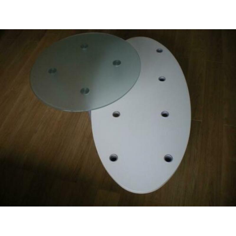 leuke speelse salontafel, modern, in wit en glas