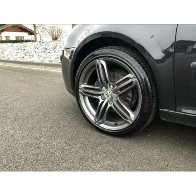 Volkswagen Golf 1.6 16V FSI 85KW 5D 2004 Zwart