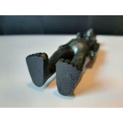 Zwaar apart kunstig beeld 18cm !