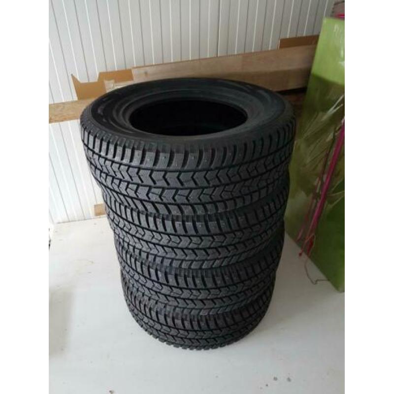 Vredestein arctrac suv spijkerbanden