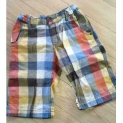 Leuke geblokte zomer korte broek , maat 140 / 146
