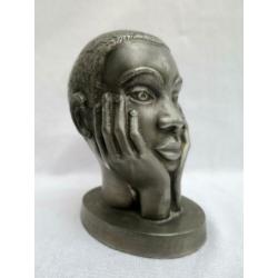 Art Deco - een kopje van een Afrikaanse jongen - tin