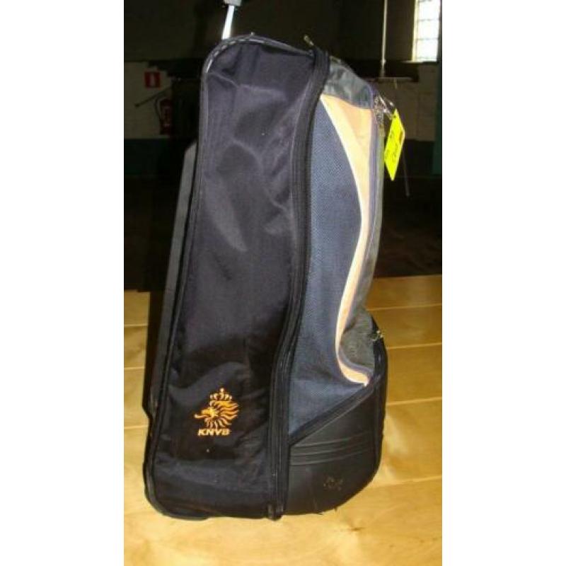 KNVB Sporttas op wieltjes