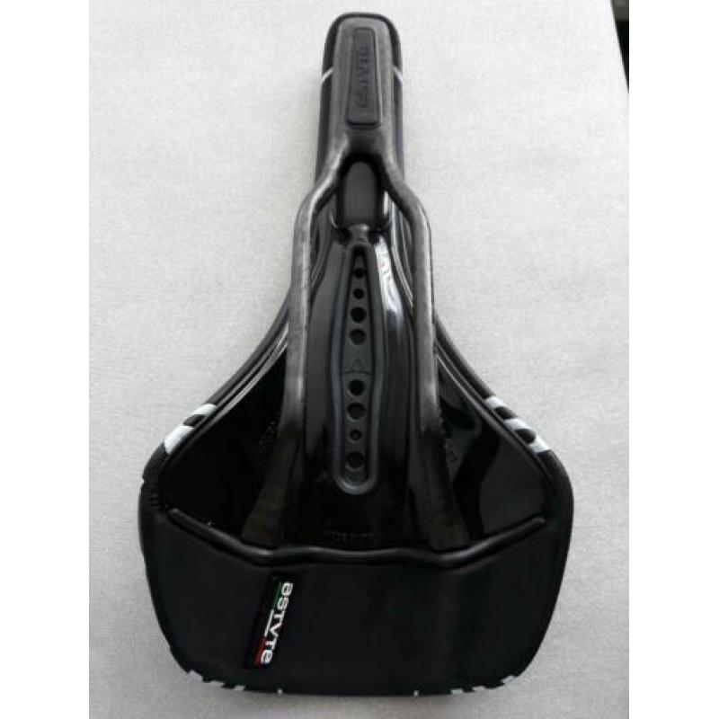 Zadel racefiets astute