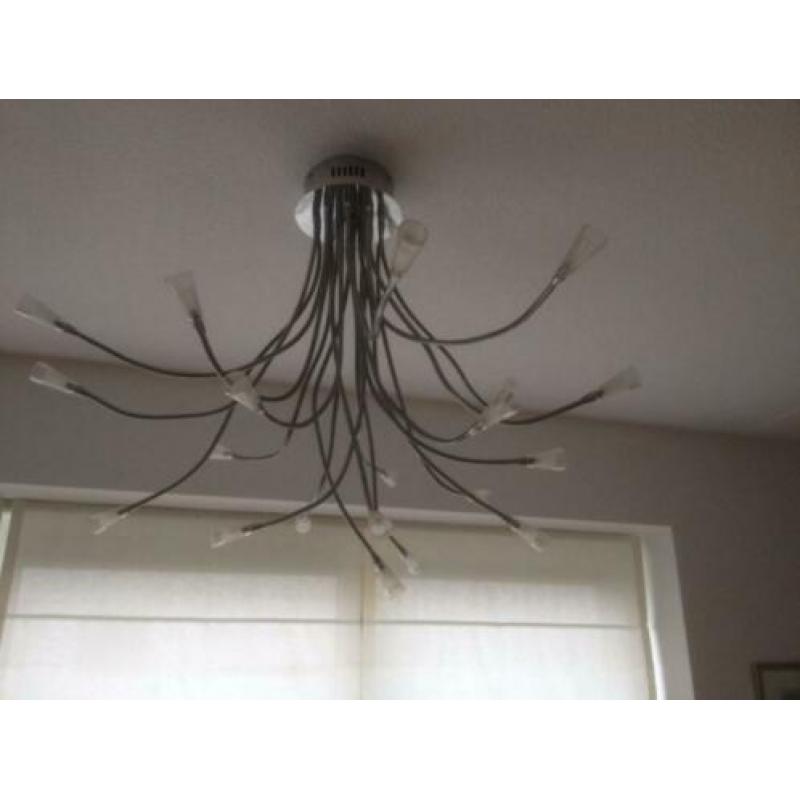 Hanglamp met verstelbare armen super gaaf! Kijken in Baarn!