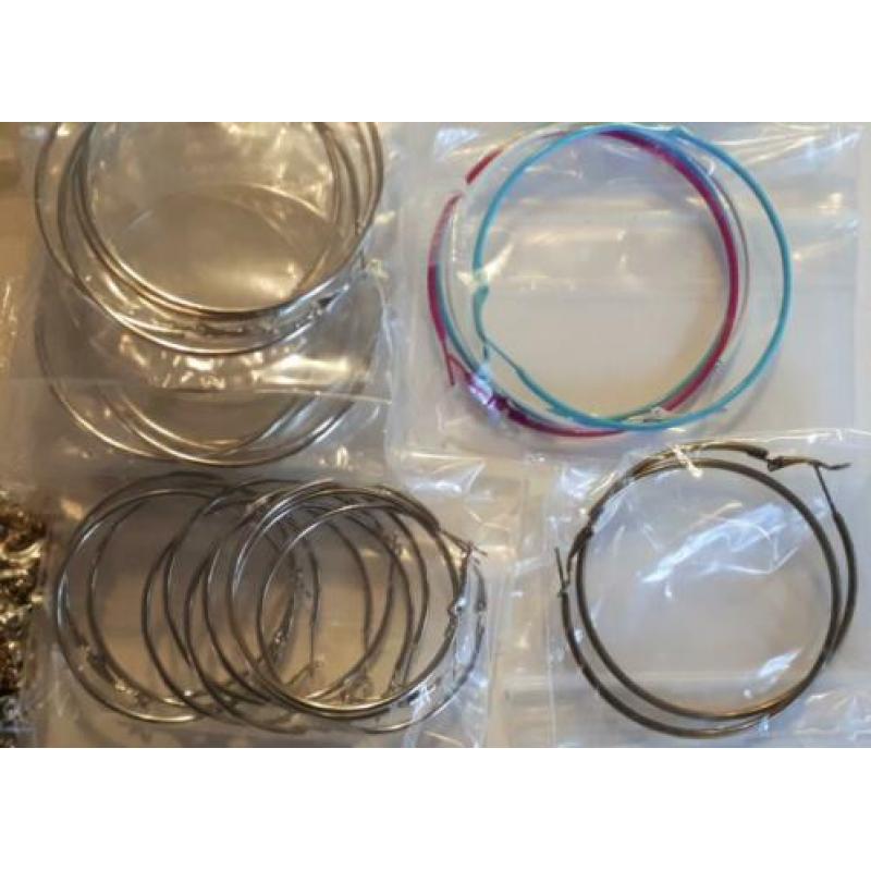 159 - partij /pakket creolen oorknopjes memory wire