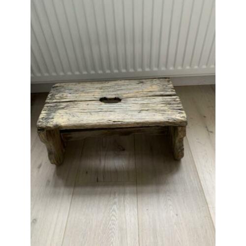 Klein brocante houten krukje