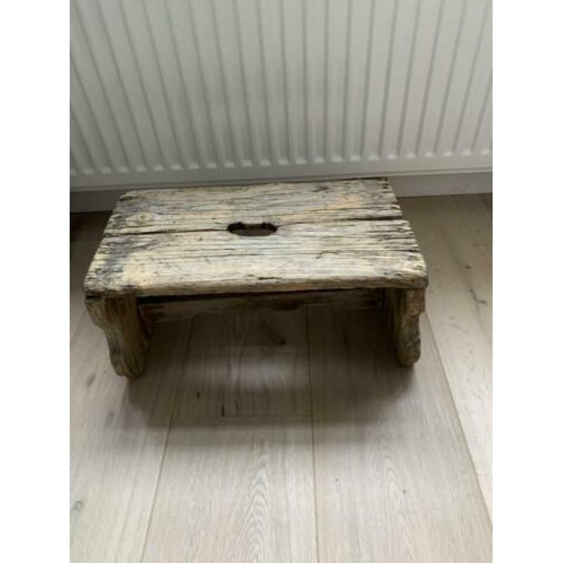 Klein brocante houten krukje
