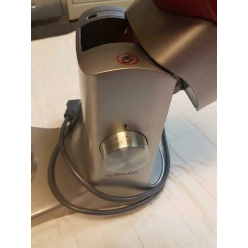 Keukenmachine Kenwood zonder kom.