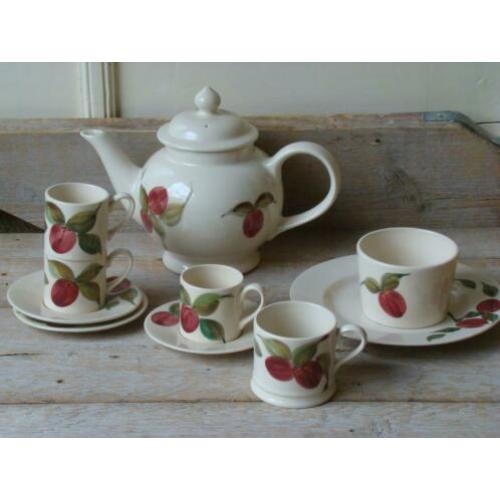 Servies, Engels, Bridgewater 'Red Plum'