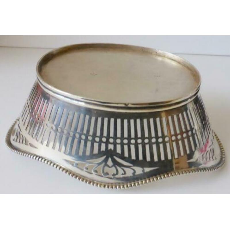 Zilveren bonbon mandje uit 1925 /gebr van Ree met parelrand
