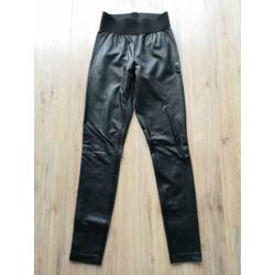 PU lederlook legging van Only maat XS/34 elastieken band