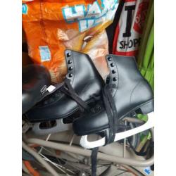 Schaatsen zo goed als nieuw. Bijna niet gebruikt