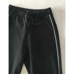 Pantalon in zwart met subtiel streepje. ALS NIEUW!