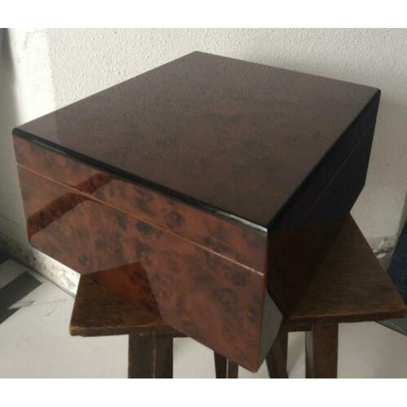 Paget Trading London Humidor, wortelnotenfineer